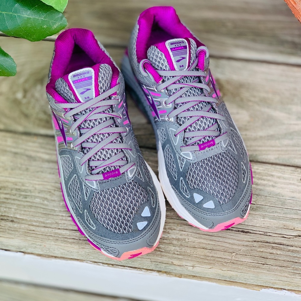 ββSOLDββ Brooks Running ππ½ββοΈ Shoe - Picture 4 of 5
